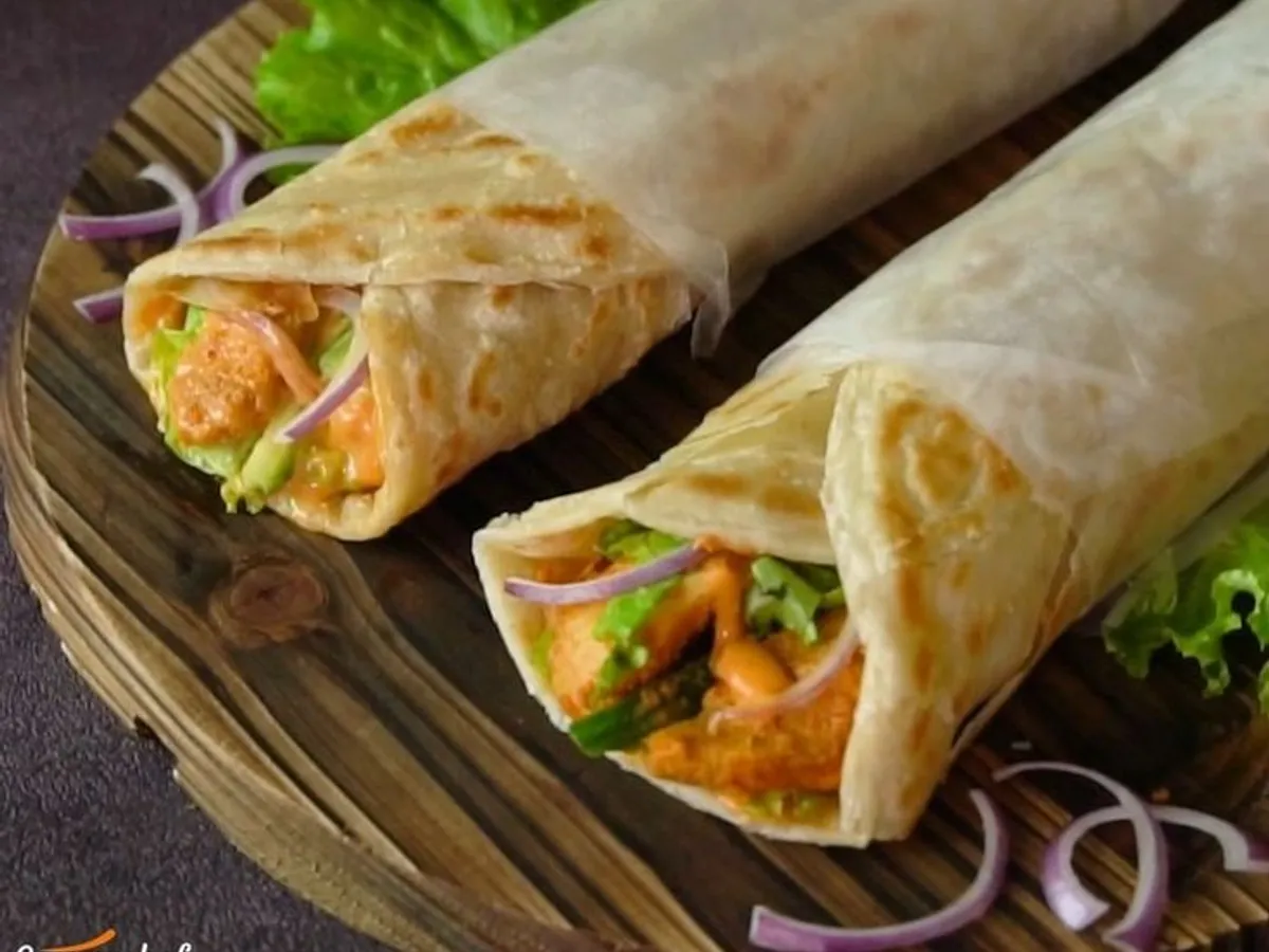 Chicken paratha roll